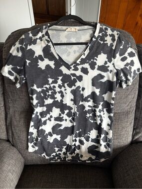 Avery Black and White Cow Spot V‑Neck Short Sleeve Tee